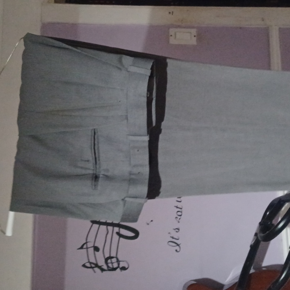 Suit - Picture 3 of 4